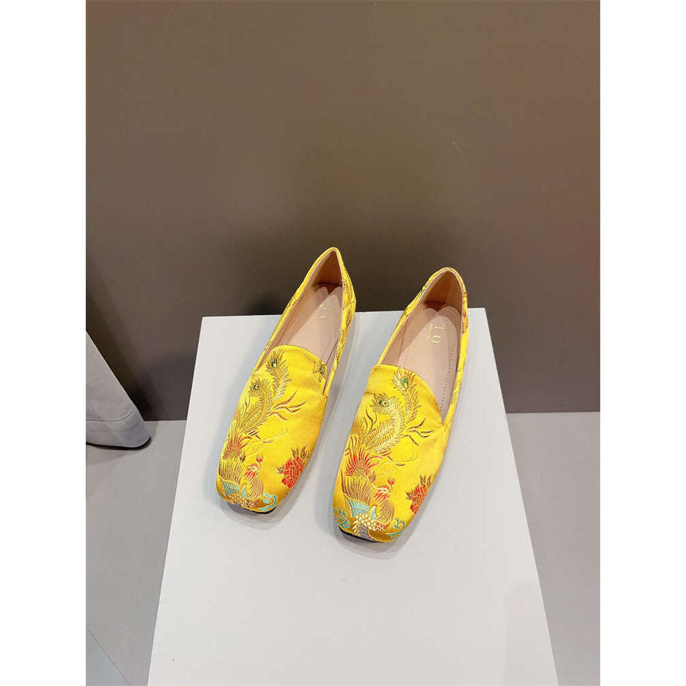 New Korean Style Embroidered Flat Sole Single For Women In Spring And Autumn, Square Toe, Shallow Mouth, Versatile Soft Soled Bean Shoes