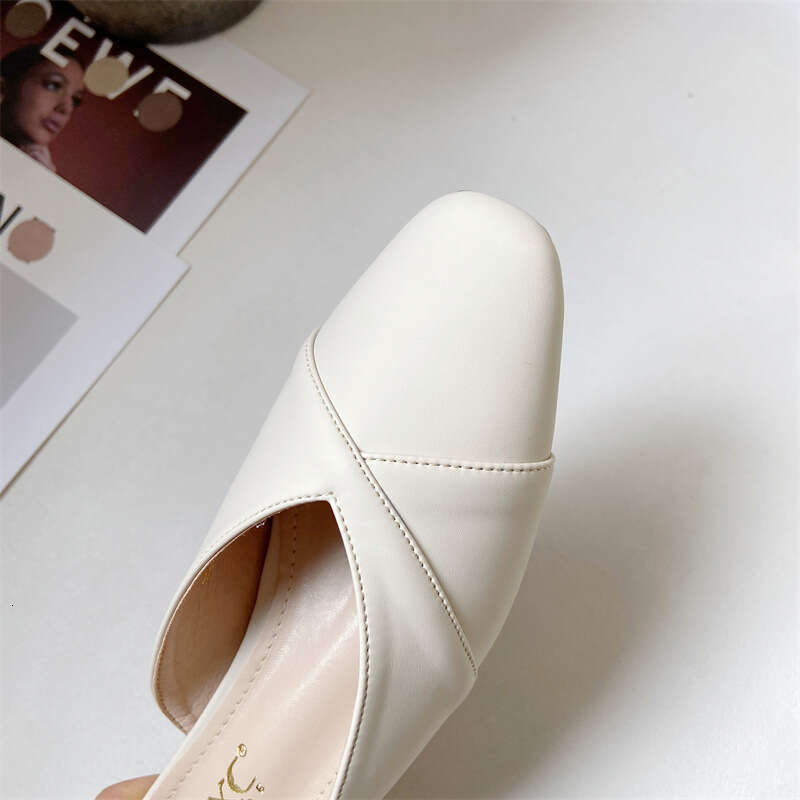 2023 New Semi Simple And Fashionable Toe Cap Thick Cool Trailer Mid Heel Splicing Solid Color One Foot Slippers For Women's Outdoor Wear