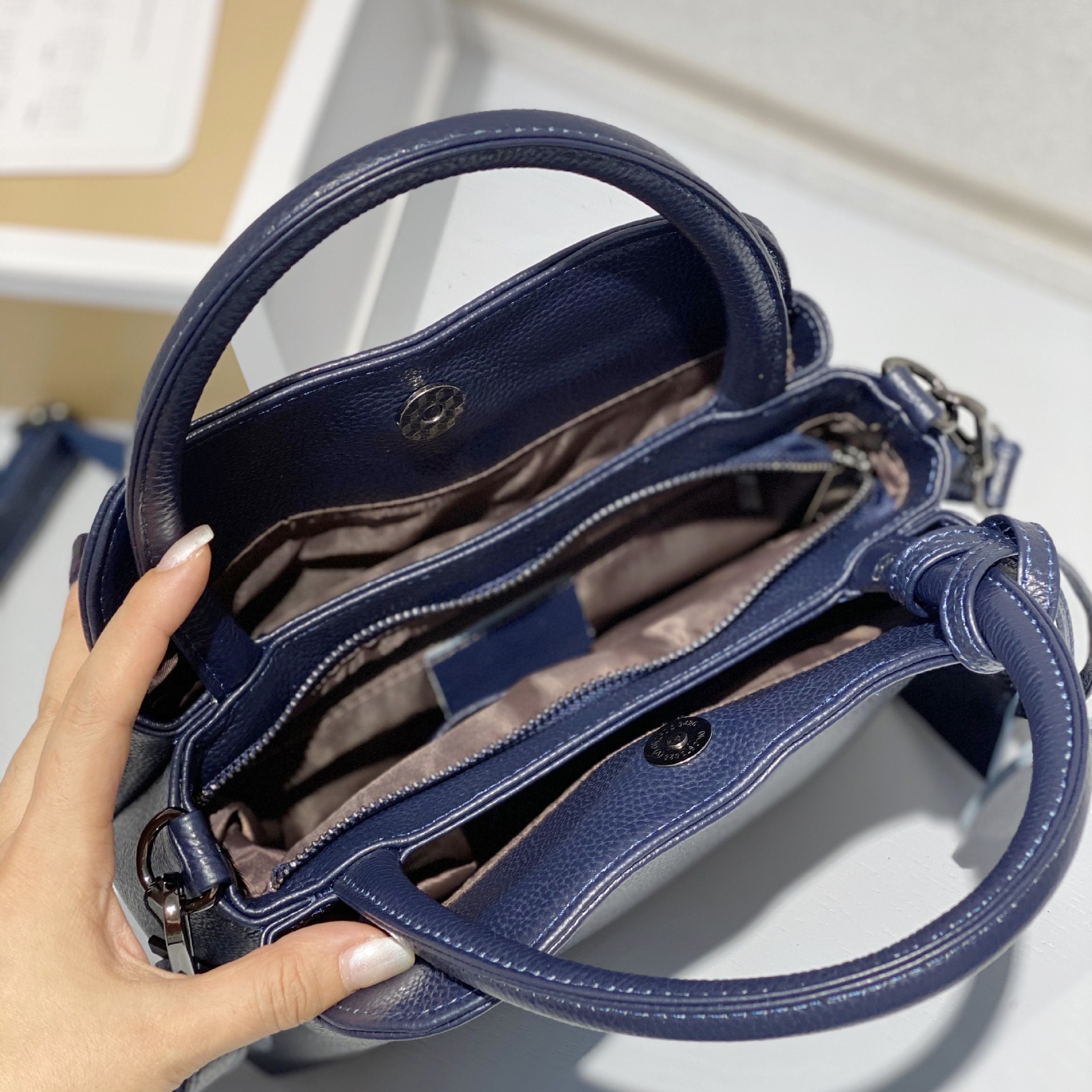 Designer's new top-level cowhide leather women's handheld crossbody bag fashion bag