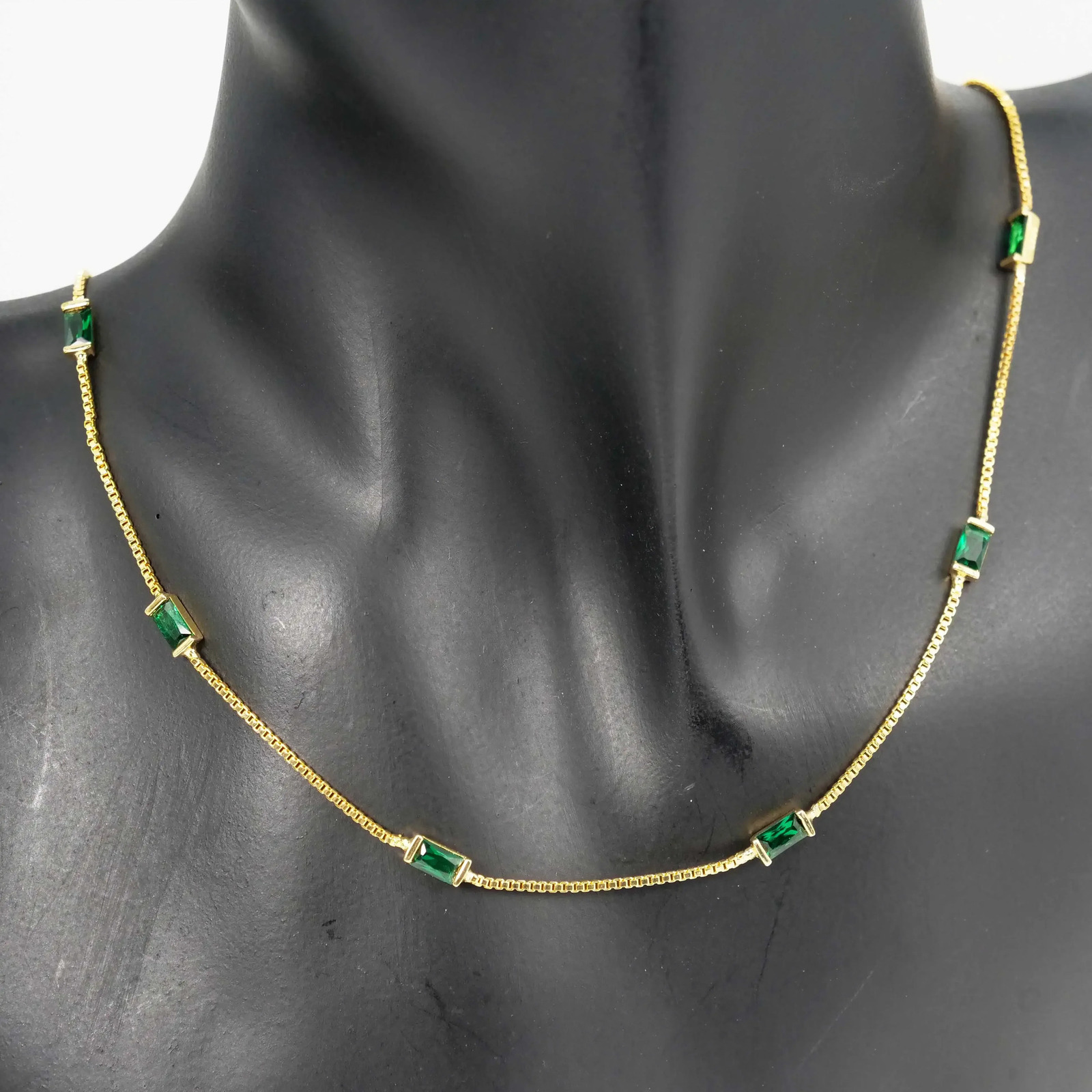 Exquisite copper plated 18K gold lightweight necklace and green zircon gemstone Korean vintage lightweight sedan and wi241105