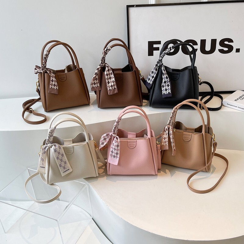 2025NEW New designer niche crossover women trend s new handbag tote bag large capacity fashion shoulder
