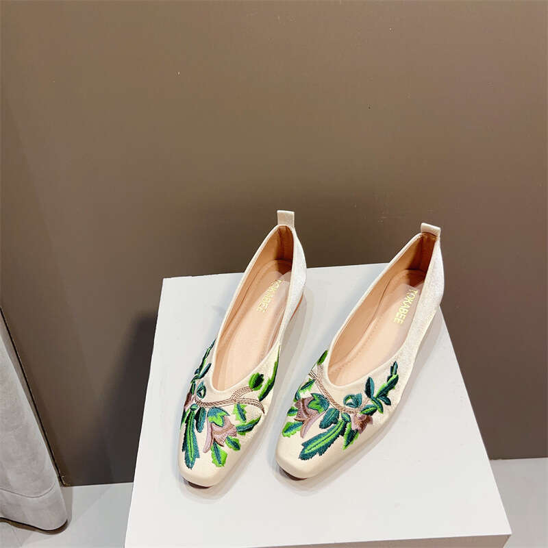 Spring And Autumn Style Coarse Heel For Women, Korean Edition, New Chinese Style, Silk Embroidery, Women's Low Order Shoes