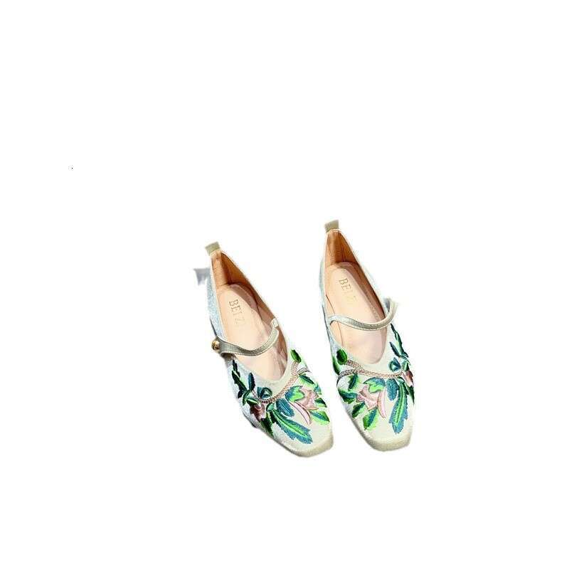 National Style Chinese Square Toe Temperament Single Shoe Women's Soft Sole Silk 2024 Spring And Autumn New Embroidered Cheongsam Scoop Shoes