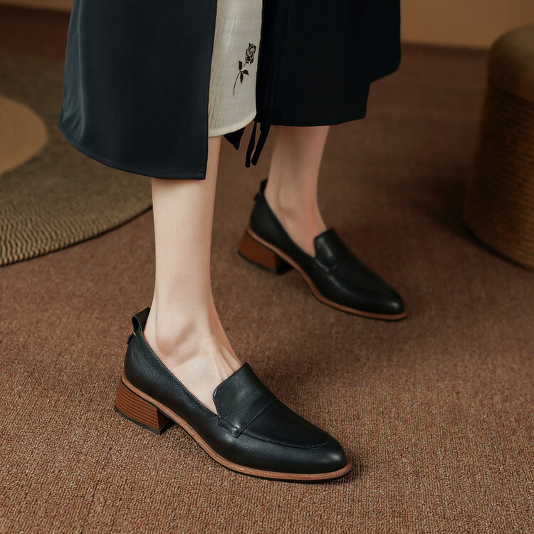2024 retro style black thick heeled small leather shoes, loafers, new cowhide polished deep mouth loafers, loafers, commuting women's shoes