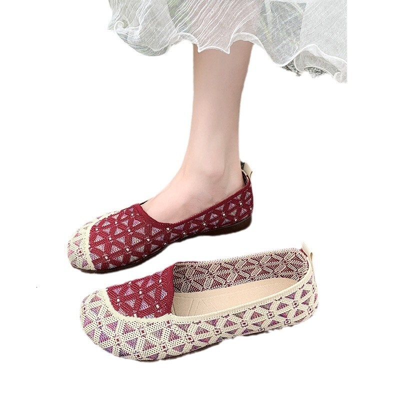 Versatile Women's Knit Footwear Lightweight, Comfortable, and Breathable for All Seasons