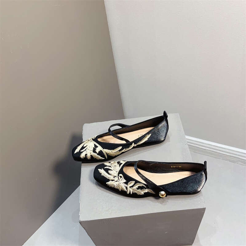 Chinese Style Square Toe Thick Button Mary Zhen Single Embroidered Low Heel Large Size Soft Soled Cheongsam Shoes