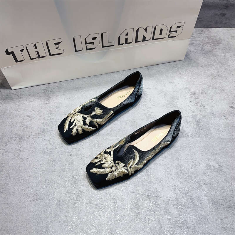 Hand Embroidered New Women's For Summer, Fashionable And Versatile, Square Toe, Chinese Style Hanfu, Flat Bottomed Single Shoes