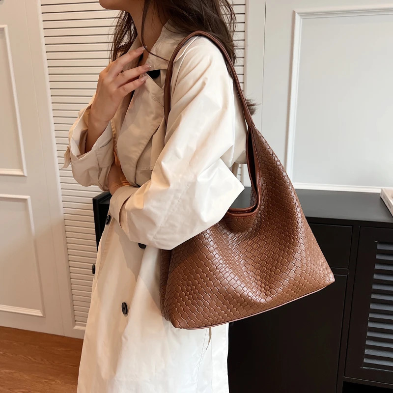 Large Capacity Female Handbag Soft Leather Underarm Bag Women Fashion Solid Color Simple One Shoulder Crossbody Bag Tote 241105