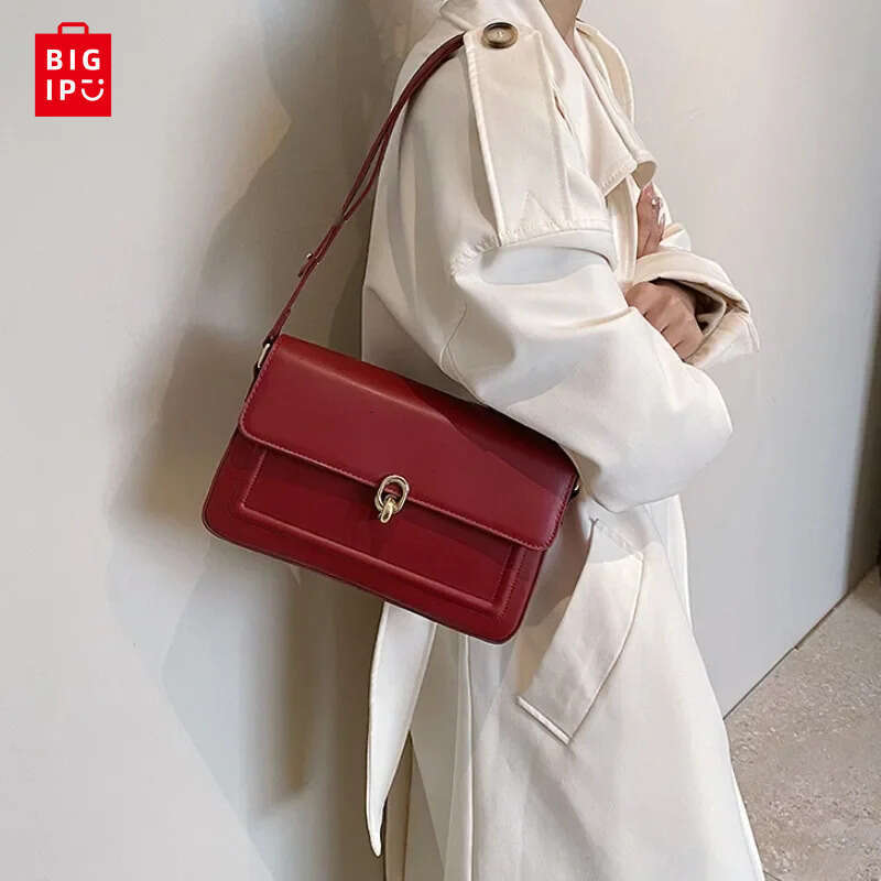 Designer Bag High End, Fashionable, Light Luxury, Red Small Square Bag, New Year's Wedding Bag, Trendy Retro Single Shoulder Underarm Bag