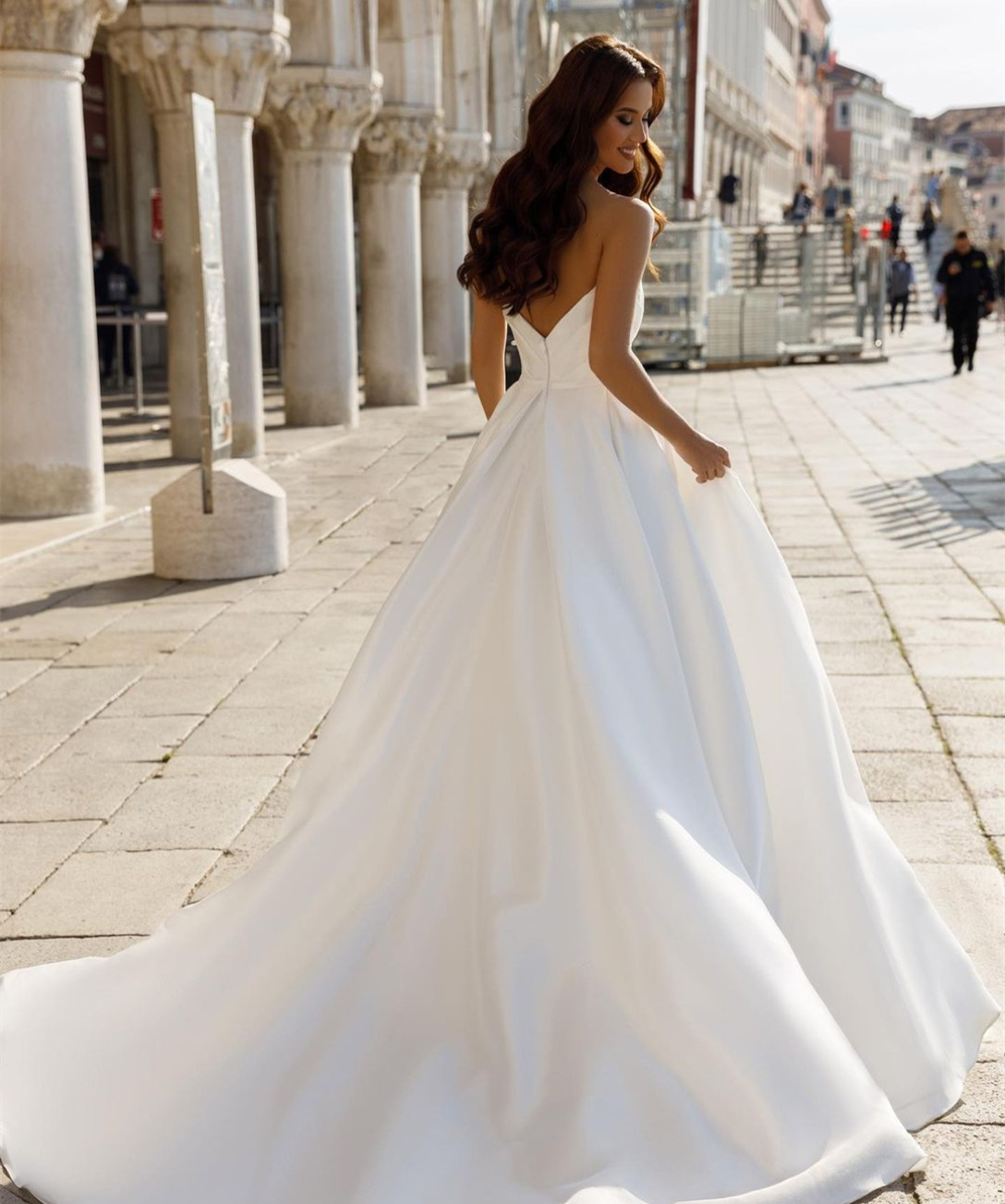 Long Custom Made A-E Satin Wedding Dresses With Pockets V-Neck Pleated Sweep Train Bridal Dress With Slit Vestido De Noiva For Women