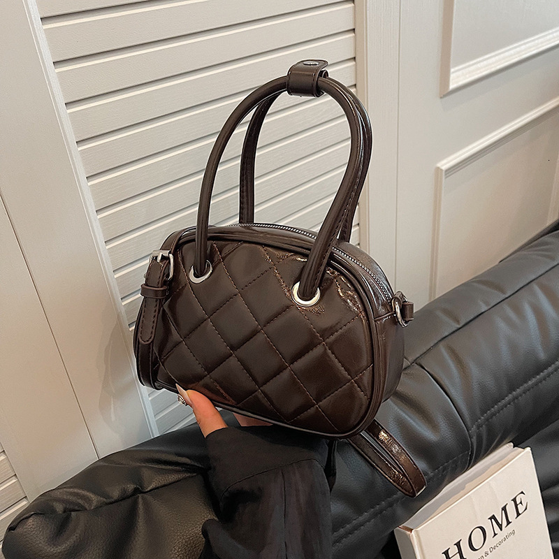 New Fashionable Super Hot Bowling Handbag, Small Market Embroidered Thread Diamond Grid Single Shoulder Crossbody Bag Designer Bags Handbags Women