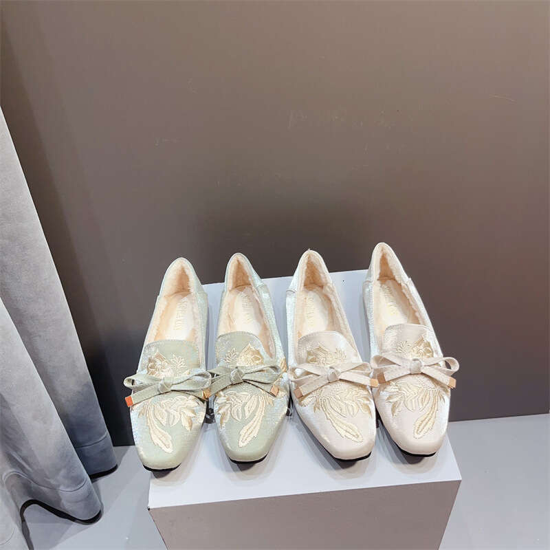 New Of Chinese Style Embroidery Plush Warm Cotton Shoes Autumn And Winter Outerwear, Flat Bottomed With Bean Hair For Women's Singles