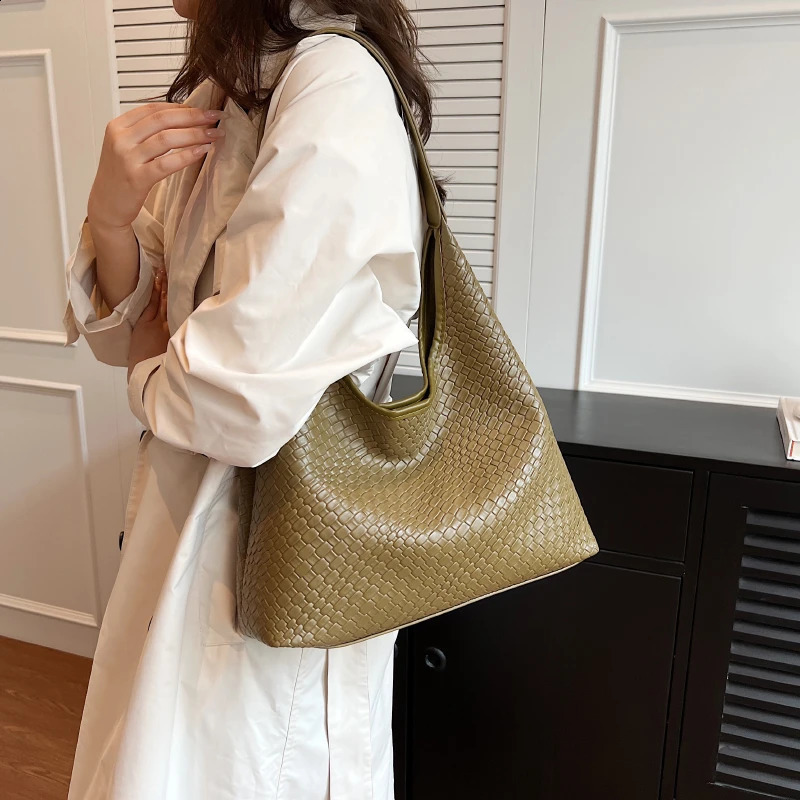 Large Capacity Female Handbag Soft Leather Underarm Bag Women Fashion Solid Color Simple One Shoulder Crossbody Bag Tote 241105