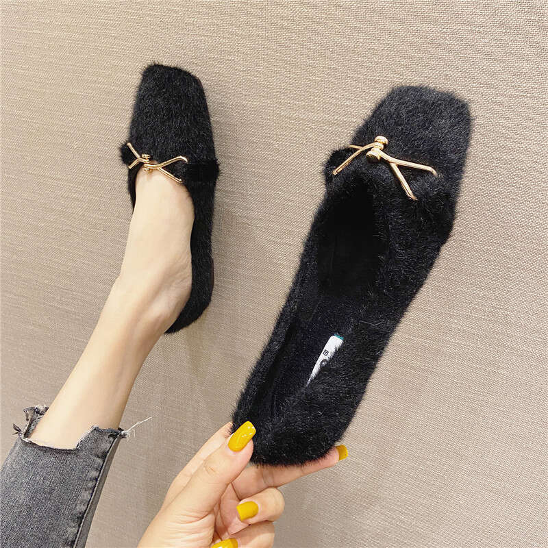2023 Winter New Korean Version One Step Lazy Versatile Look Thin With Thick Plush And Fury, Flat Bean Shoes