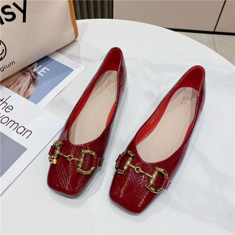 2023 Spring New Women's Head Low Heel Metal Buckle Single Shoe Cover Foot Shallow Mouth Fashionable Lacquer Leather Flat Shoes