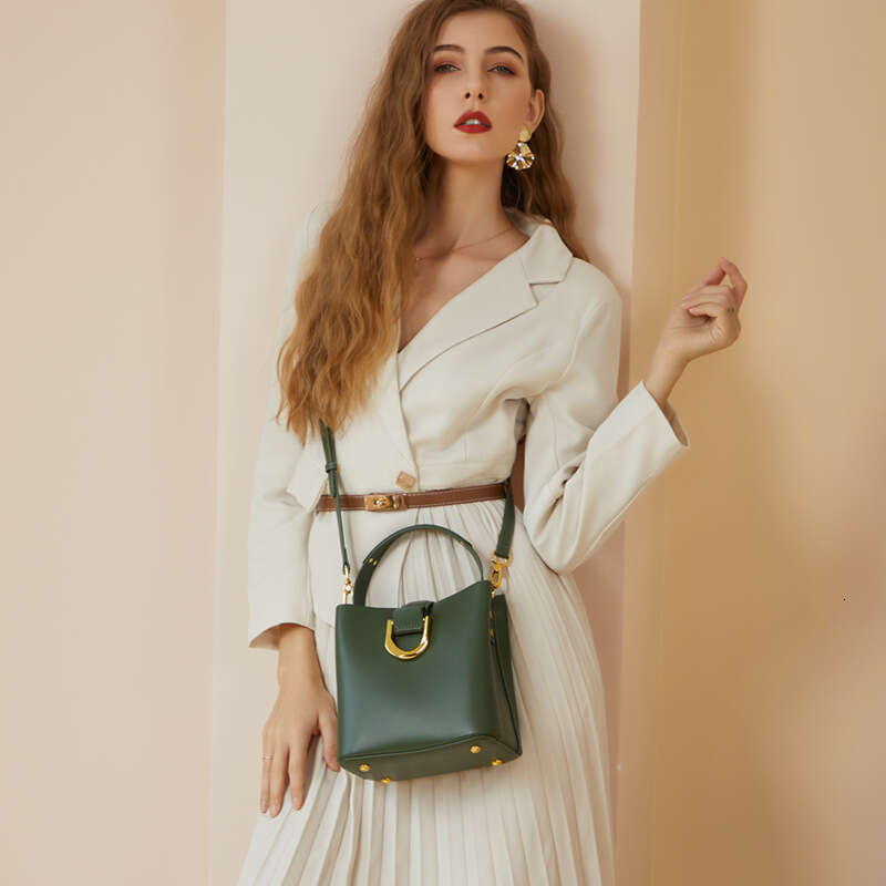 Designer Bag 100% Genuine Leather Women's Bucket Bag 2024 New Fashion Large Capacity Commuter Handbag Shoulder Crossbody Bag For Women
