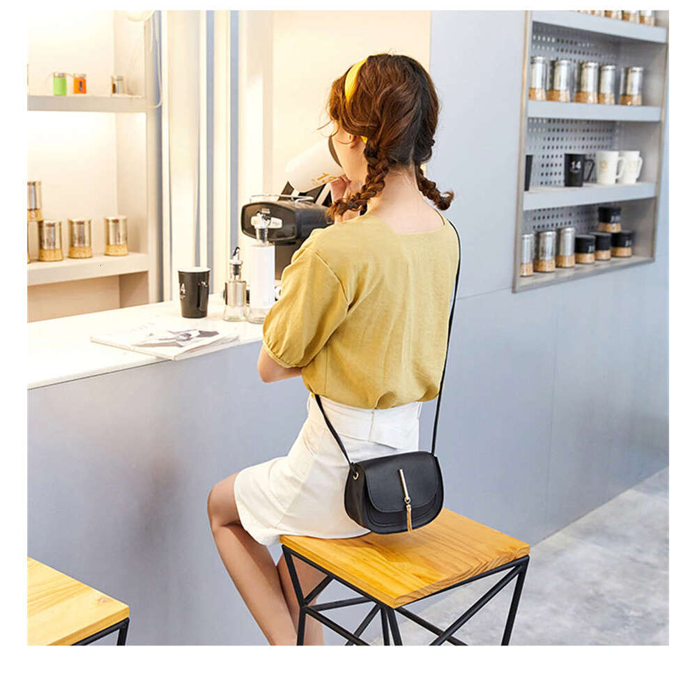 Designer Bag New Golden Tassel Double Layer Semi Circle Solid Color Shoulder Saddle Bag Fashion Casual Women Small Square Bag Crossbody Mini Saddle ba