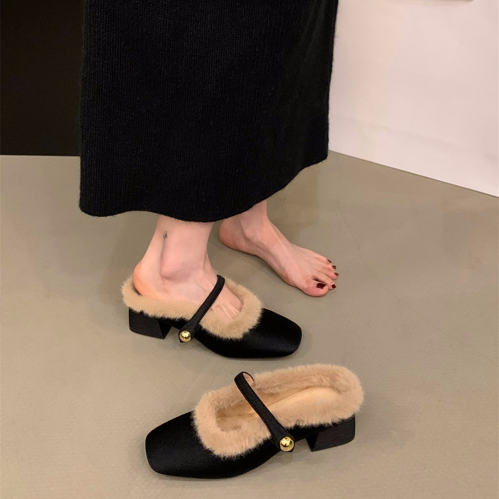 Designer Slipper Coarse Heeled French Style Small Fragrant Style Hairy Slippers For Women 2024 New Autumn And Winter Hooded Half Slippers With Plush C