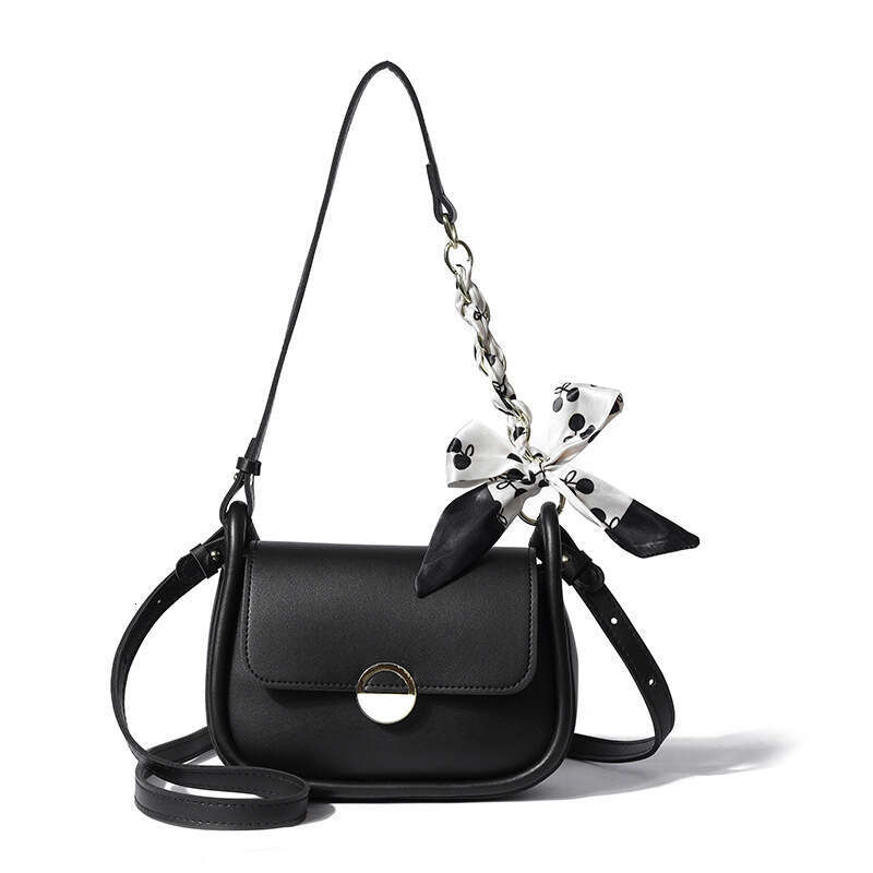 Underarm with niche texture for women's summer 2024 new trendy fashion chain small square bag, versatile Instagram crossbody bag