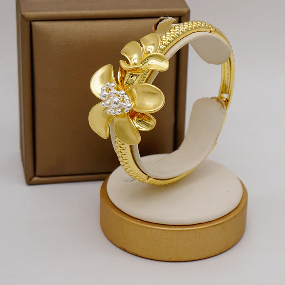 Brazilian Gold Color Flower Jewelry Dubai Jewelry Set For Women Italian Style Necklace Bracelet Earring Italian style jewelry 241105