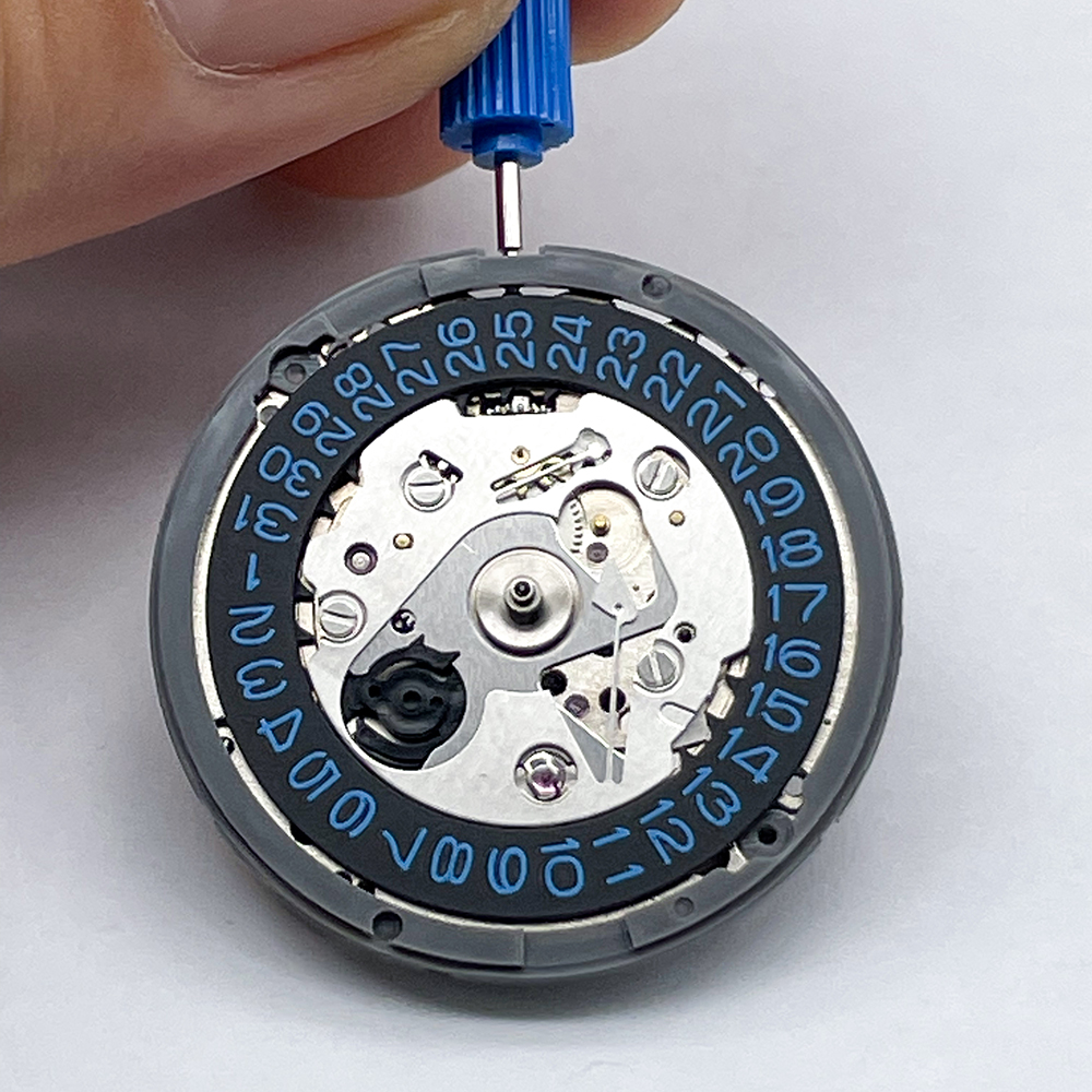 High Accuracy NH35 Automatic Mechanical Movement Modified movement Datewheel Disc Wrist Day Date at 3H Crown at 3.0/3.8 O'clock