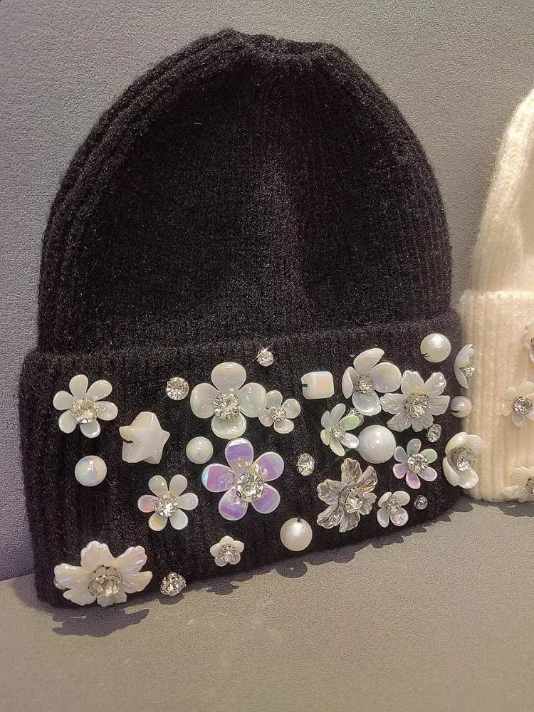 Autumn Winter Women Fashion Knitted Hat Versatile Solid Color Pearl Flower Diamonds High Street Casual Beanies Female 241105