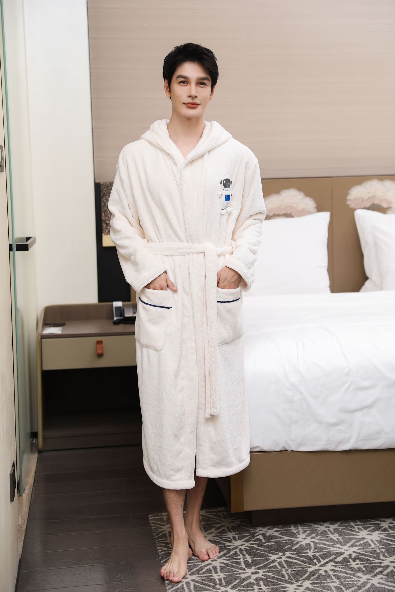 New designer coral fleece pamas men's autumn and winter, thick and elongated hat, winter warm and absorbent yukata, men's and women's b