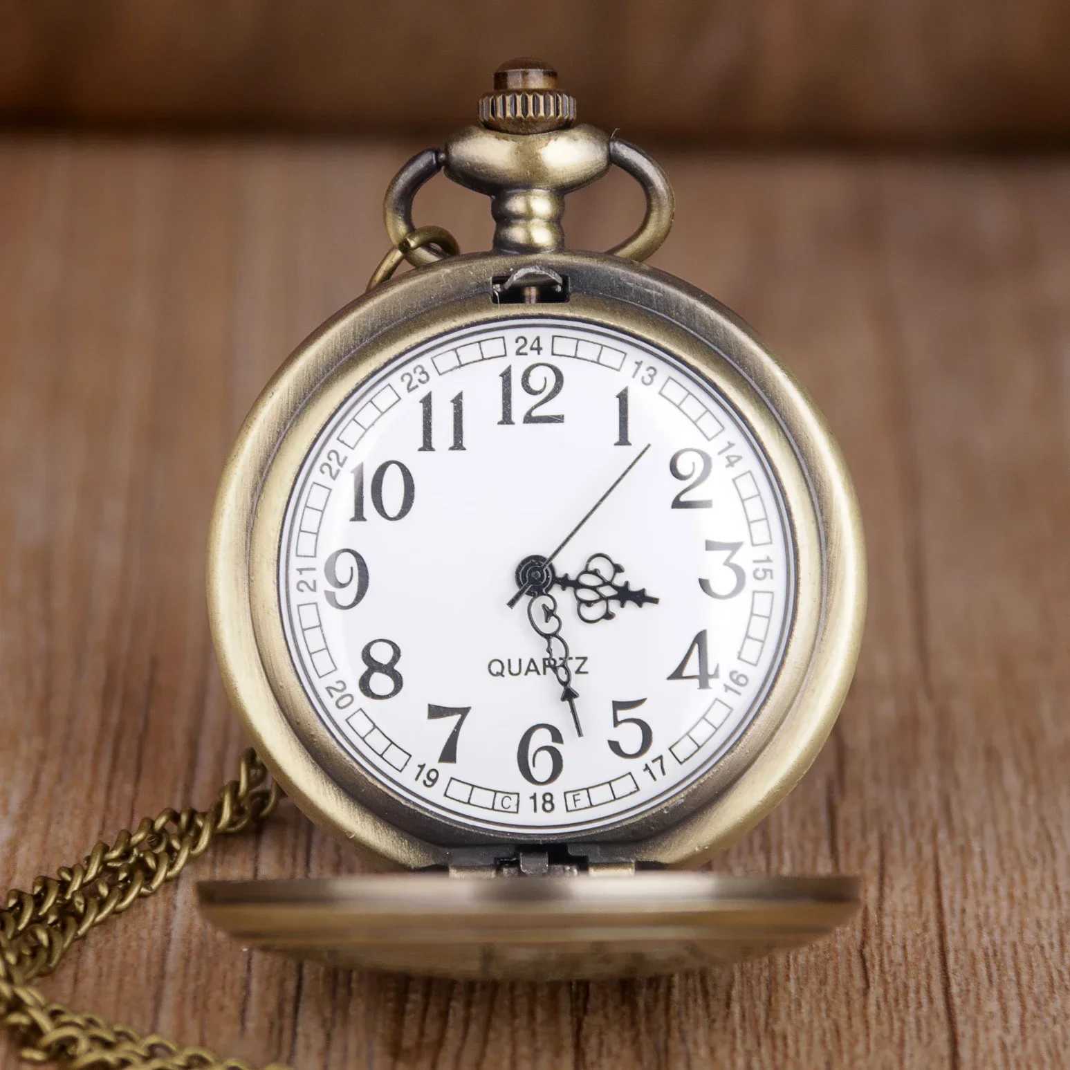 Vintage USSR Soviet Badges Sickle Hammer Pocket Watch Necklace Bronze Pendant Chain Clock Fashion Emblem Women Men GiftX241104