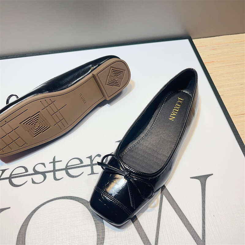 French Versatile Bean Shallow Mouth Single Shoes, Women's Korean Version, Fashionable New Style, Comfortable Leather, Soft Sole Commuting Flat Sh