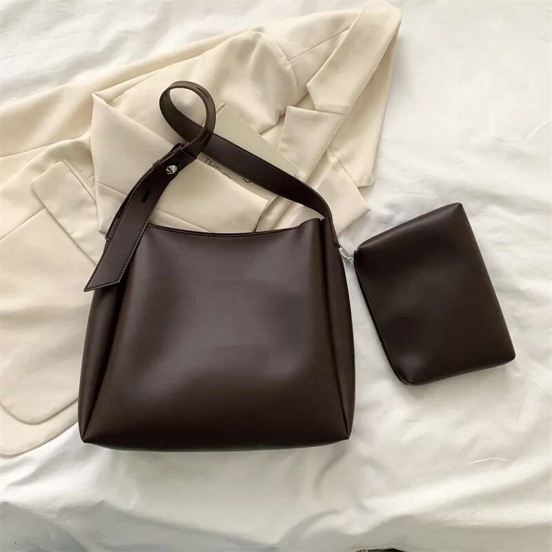 Fashion Leather Tote for 2025 Trends Female Simple Large High Capacity Shoulder Side Handbags and Purses Women Bag