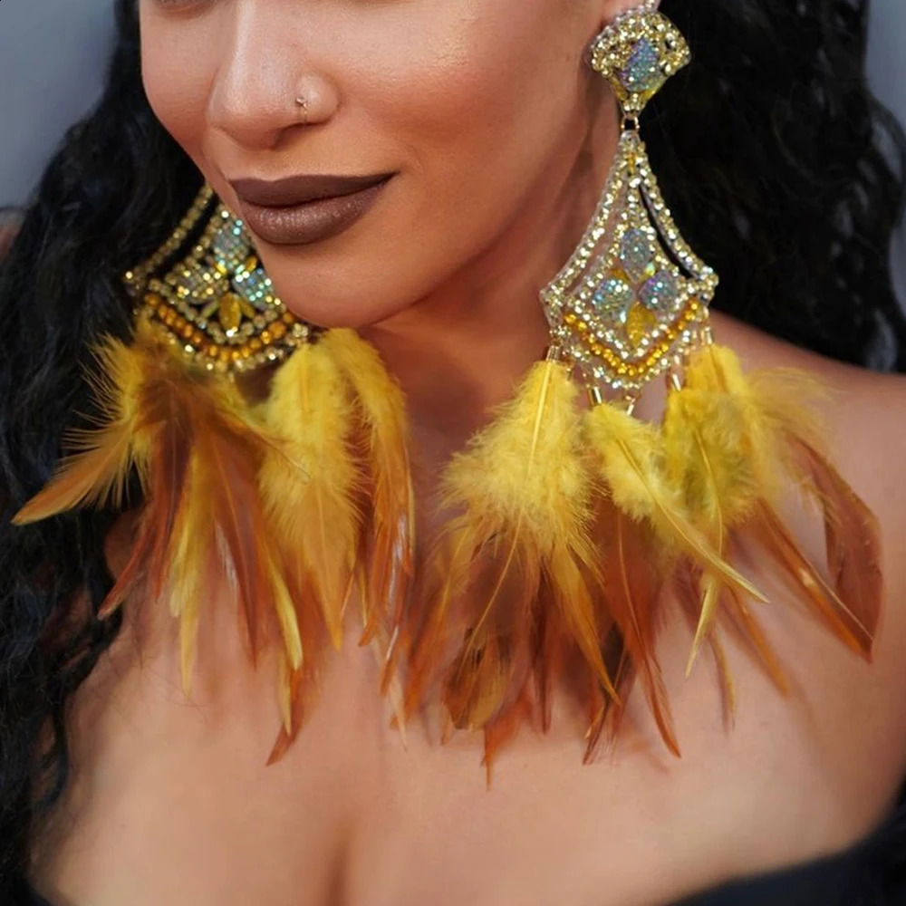 Exaggerate Yellow Feather Dangle Earrings Fashion Women Accessories Ethnic Jewelry Hollow Rhinestone Earrings Wedding Gift 241105