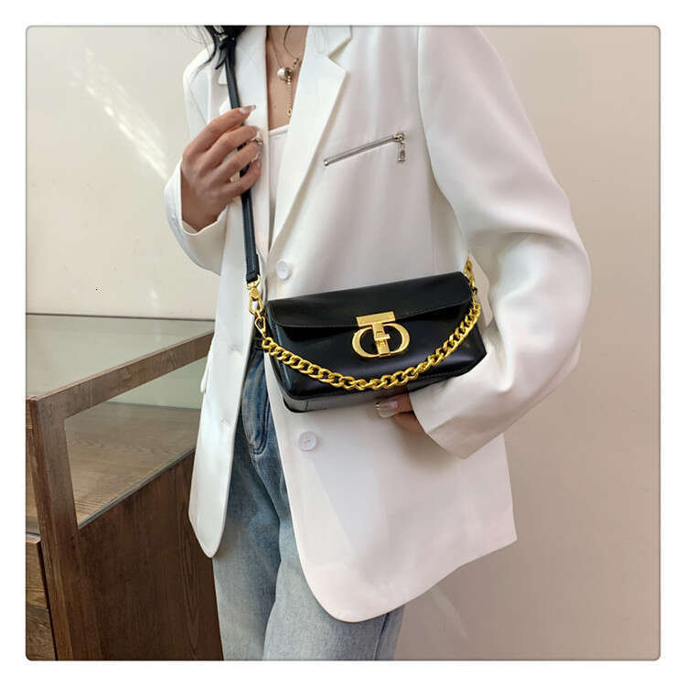 Women's shoulder French stick 2024 new bag, niche design, high-end sense, casual fashion women's bag