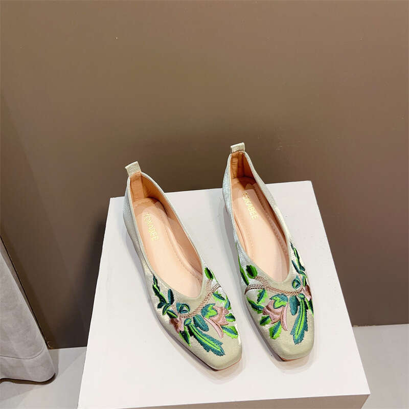 Spring And Autumn Style Coarse Heel For Women, Korean Edition, New Chinese Style, Silk Embroidery, Women's Low Order Shoes
