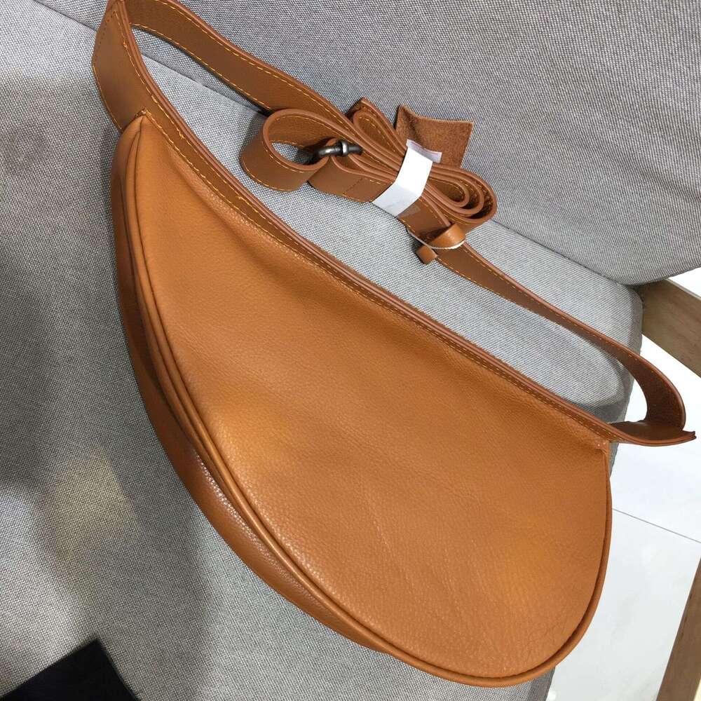 Designer Bag Retro First Layer Cowhide Banana Bag Large Capacity Minimalist Style Chest Bag For Men/Women 24 Genuine Leather Crossbody Bag Saddle bag