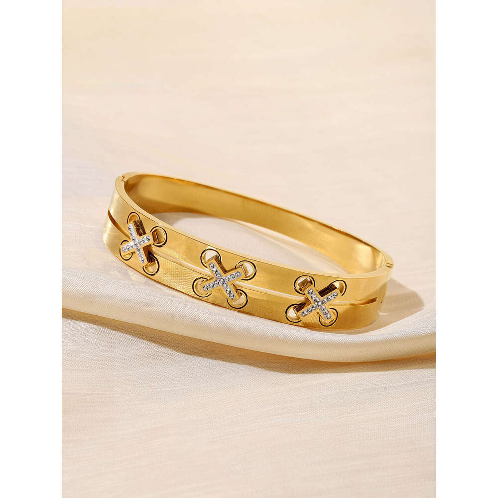 Hot selg personalized cross exaggerated titanium steel with trendy design and dia inlaid bracelet accessories