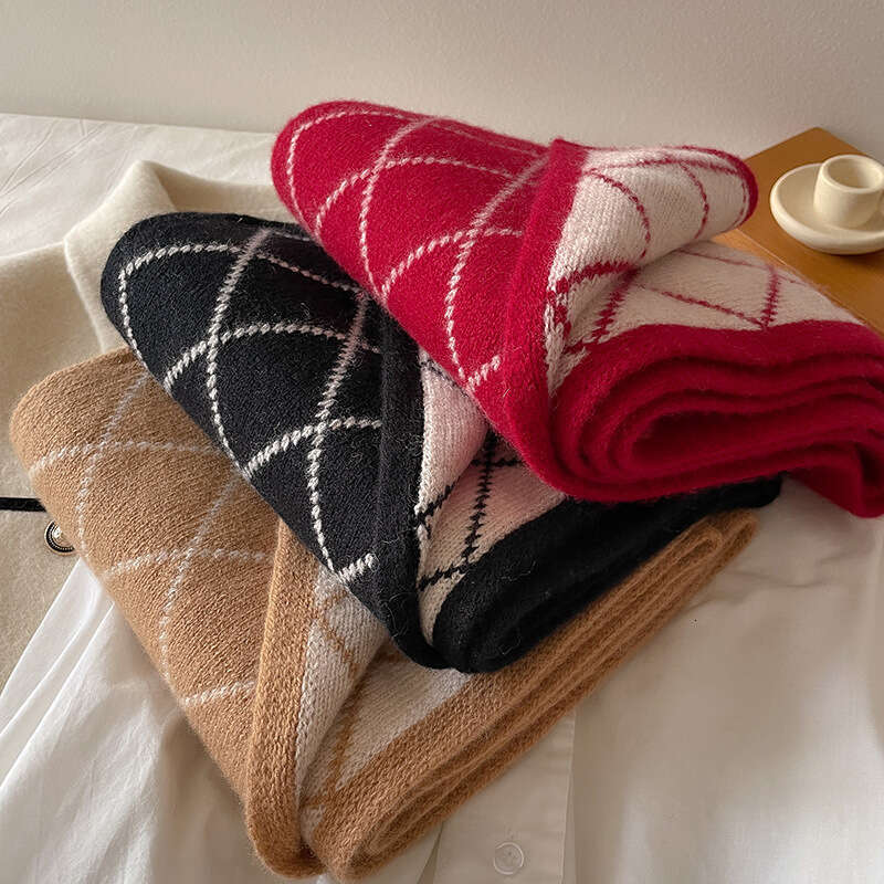 Dia plaid wool scarf for women's winter warmth, long knitted two-color versatile scarf, student Korean version, couple's style
