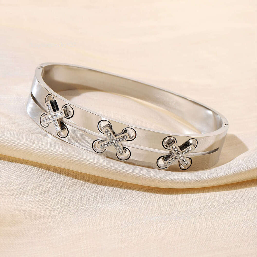 Hot selg personalized cross exaggerated titanium steel with trendy design and dia inlaid bracelet accessories
