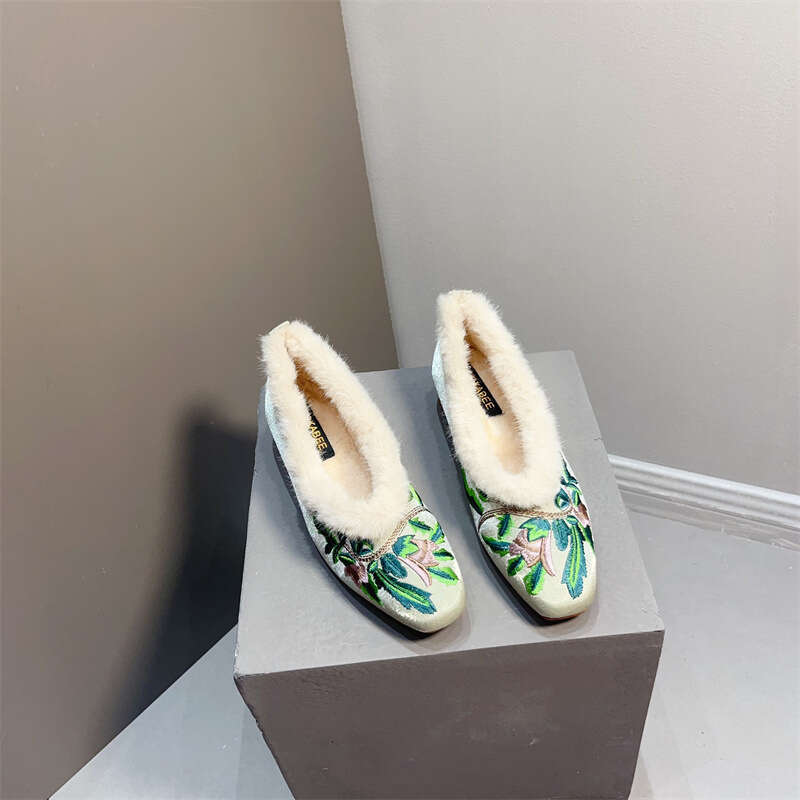 Chinese Style Square Toe Flat Sole Single Thick Heels Soft Soles, Embroidered And Velvet Warm Cheongsam Shoes With Bean Scoop