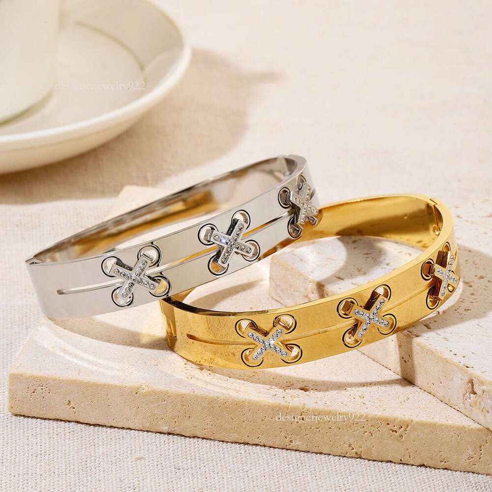 Hot selg personalized cross exaggerated titanium steel with trendy design and dia inlaid bracelet accessories