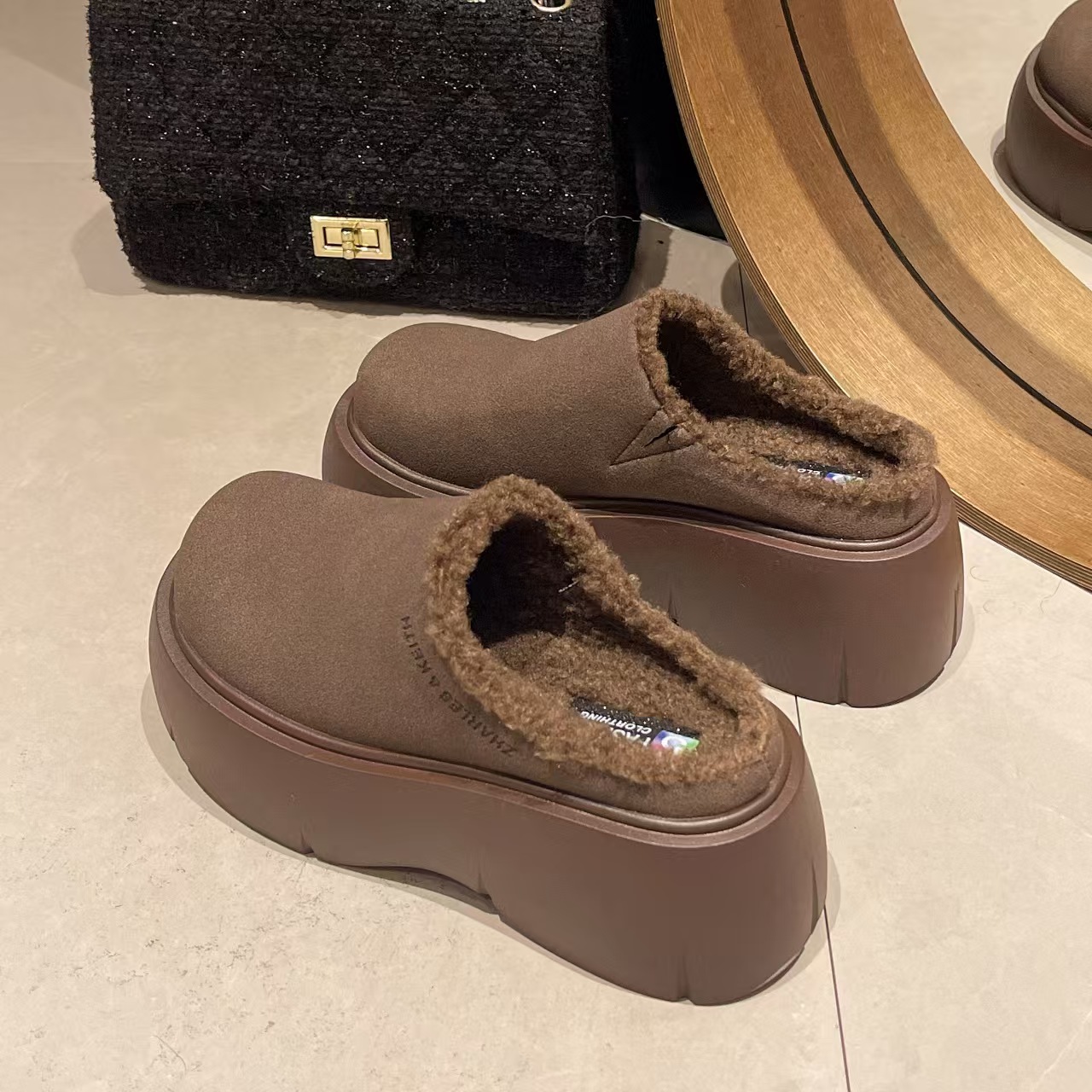 New Women's Pulsh Sanded Leather Veet Platform Women's Fury Winter Cotton Slides Warm Furniture Slippers Boots