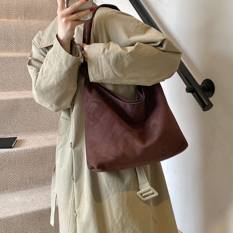 Designer's new shoulder bag, women's casual multifunctional handbag, commuting simple capacity, multi design handbag, fashionable bag