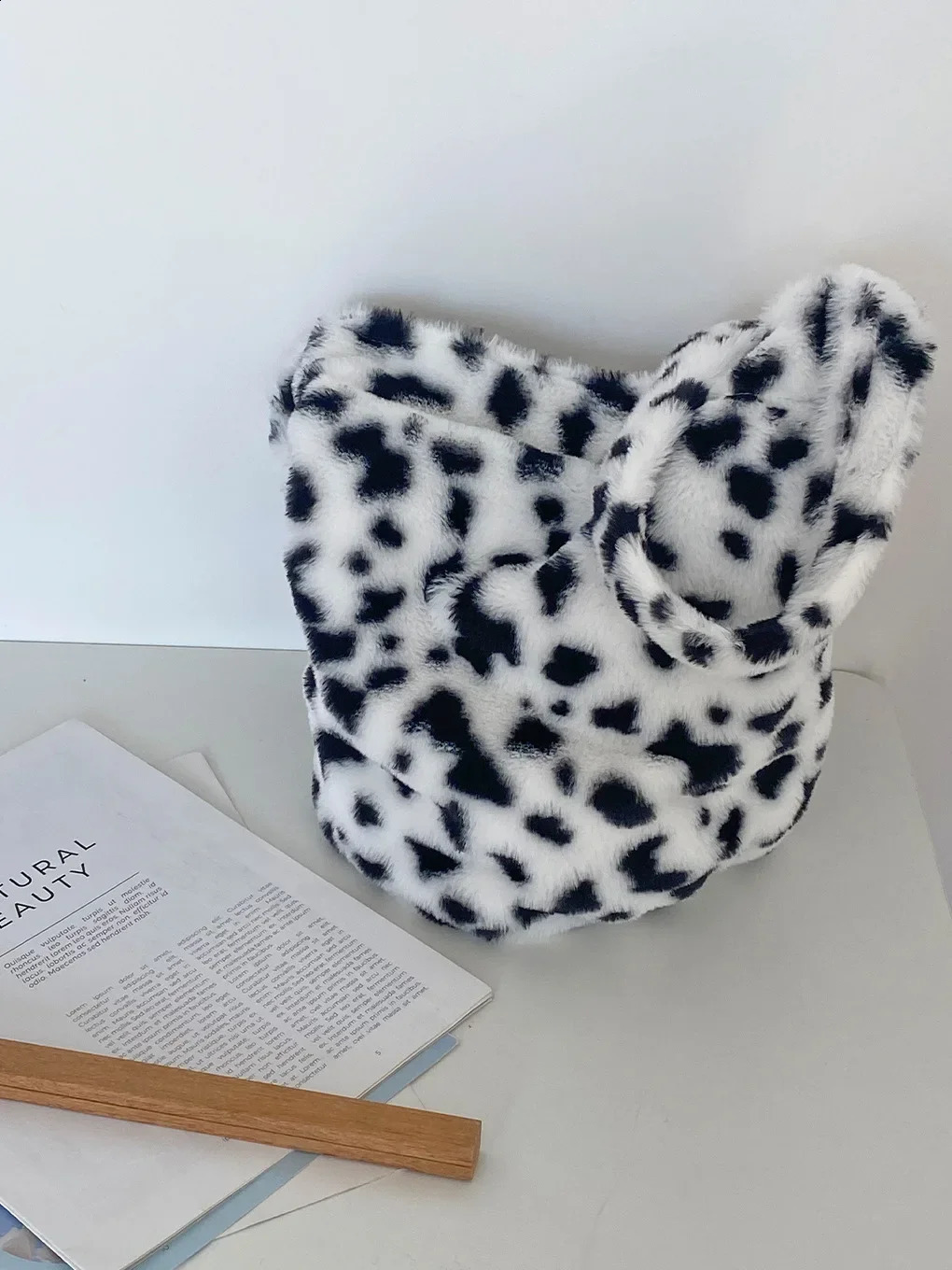 Contrast Color Love heart-shaped womens bucket shoulder bag winter fashion plush womens cross body bag leopard print womens handbag 241105