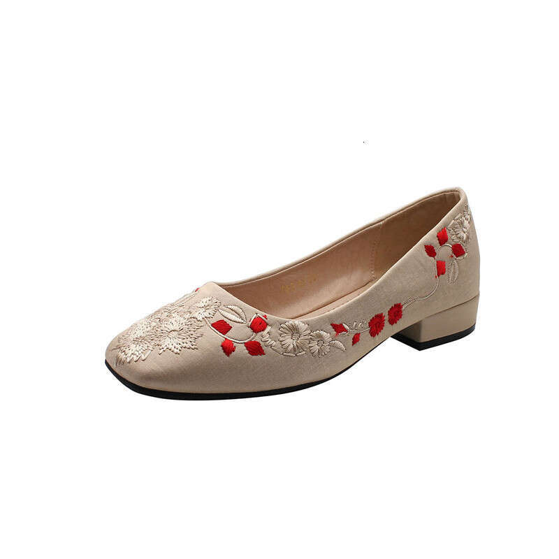 Square Head Shallow Mouth Low Heel Ladies 2023 New Korean Style Embroidered Flower Versatile Soft Sole Single Shoes