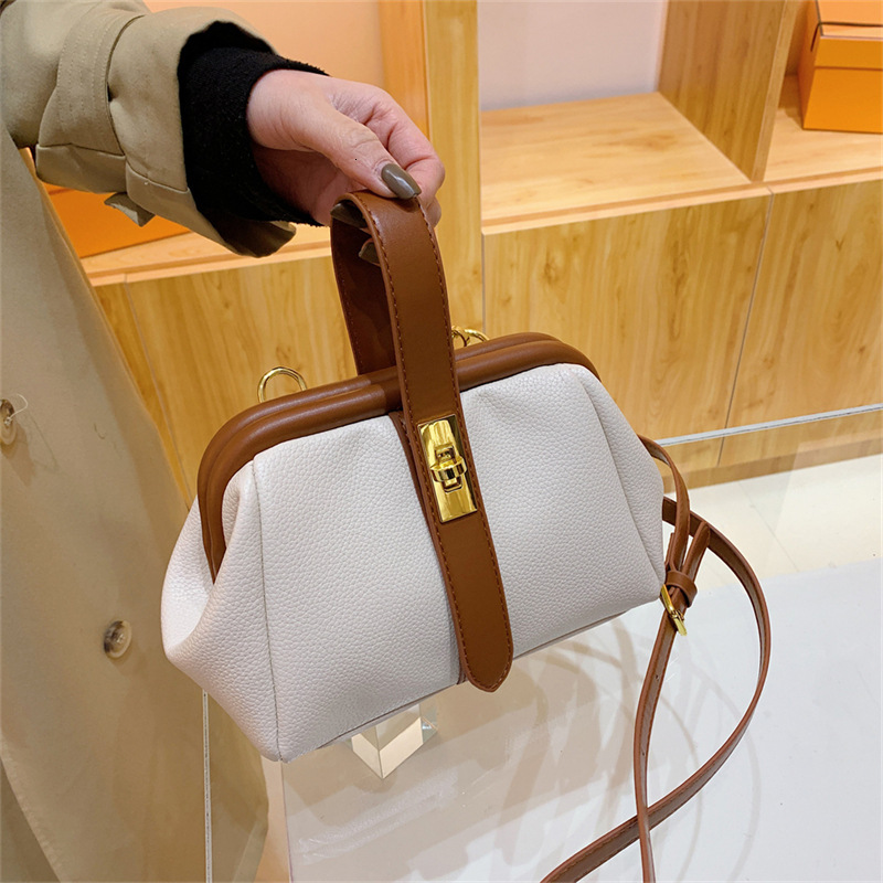 New designer's trendy new style, single shoulder slanted hand feel handbag, fashionable bag