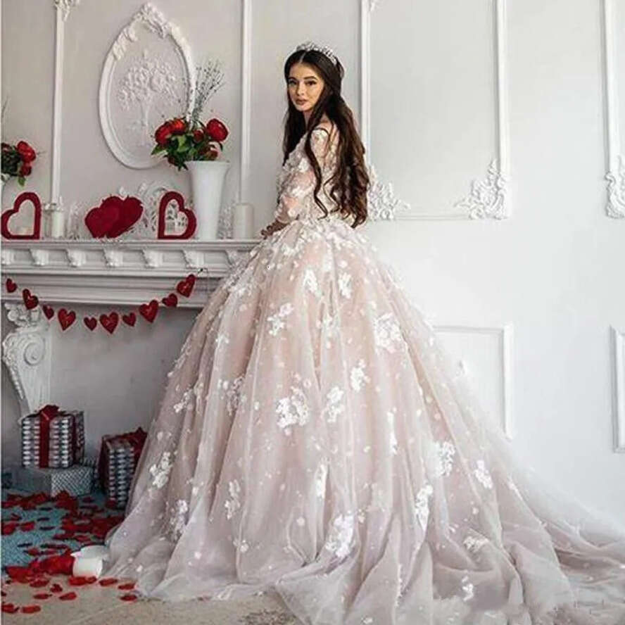 Vintage Lace Ball Gown Dresses Bridal Gowns D Ral Appliqued Long Sleeve Scoop Neck Beads Plus Size Wedding Dress S