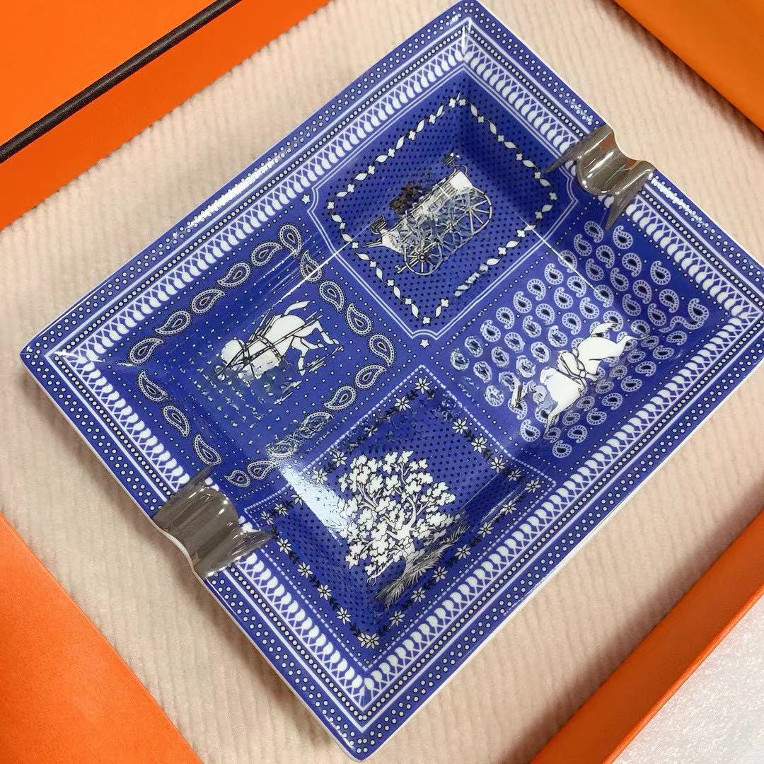 Designer Tray European Bone China Household Living Rooms Ceramic Ashtray Frosted Gift Box Packaging 16-30 0202