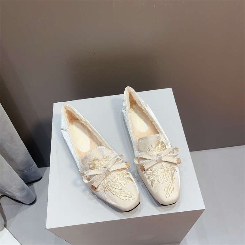 New Of Chinese Style Embroidery Plush Warm Cotton Shoes Autumn And Winter Outerwear, Flat Bottomed With Bean Hair For Women's Singles