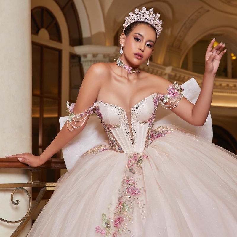 Light Champagne Sparkly Quinceanera Dresses Ball Gown Sequined Applique Lace Beads Bow Tull Off The Shoulder Corset Vestidos 15 De XV Anos Sweet 16 Dr