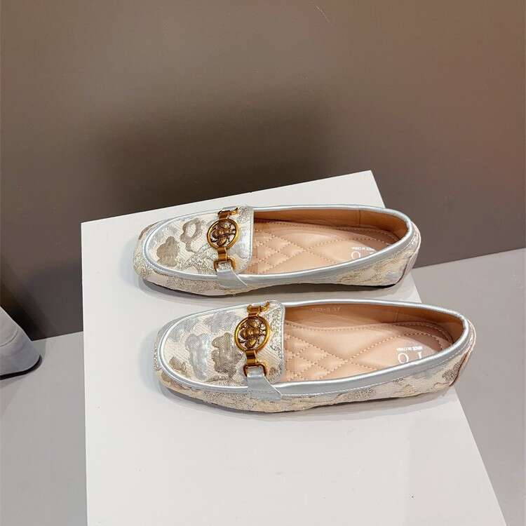 Chinese Style Flat Bottomed Single With A Sense Of Stepping On Poop, Women's Autumn New Versatile Metal Buckle Square Toe Soft Soled Bean Shoes