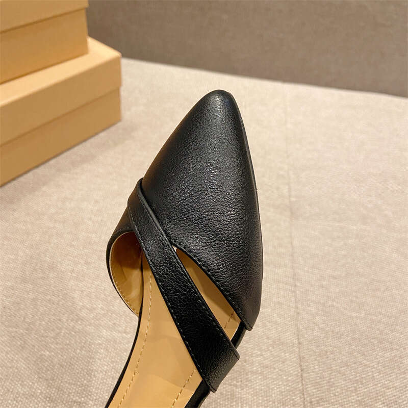 One Button Pointed Single Shoe For Women In Spring And Summer 2024, Versatile, Thick Heel, Shallow Mouth, French Temperament, Paired With Skirt, Low H